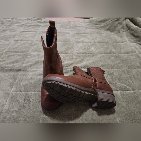 Adorable Brown Boots - Picture 3 of 3